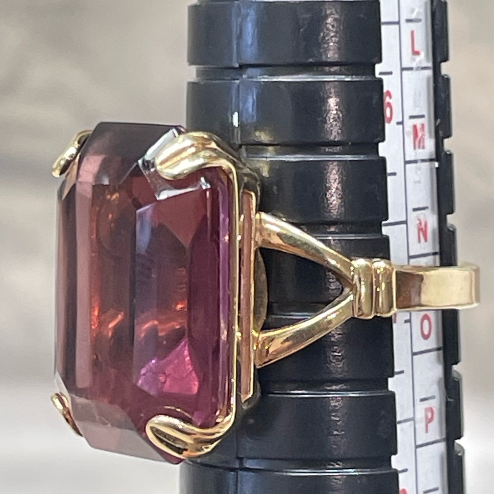 1975 Vintage Avon Large Emerald Cut Smokey Purple Statement Ring Sz 7 Gold Tone - Picture 4 of 14